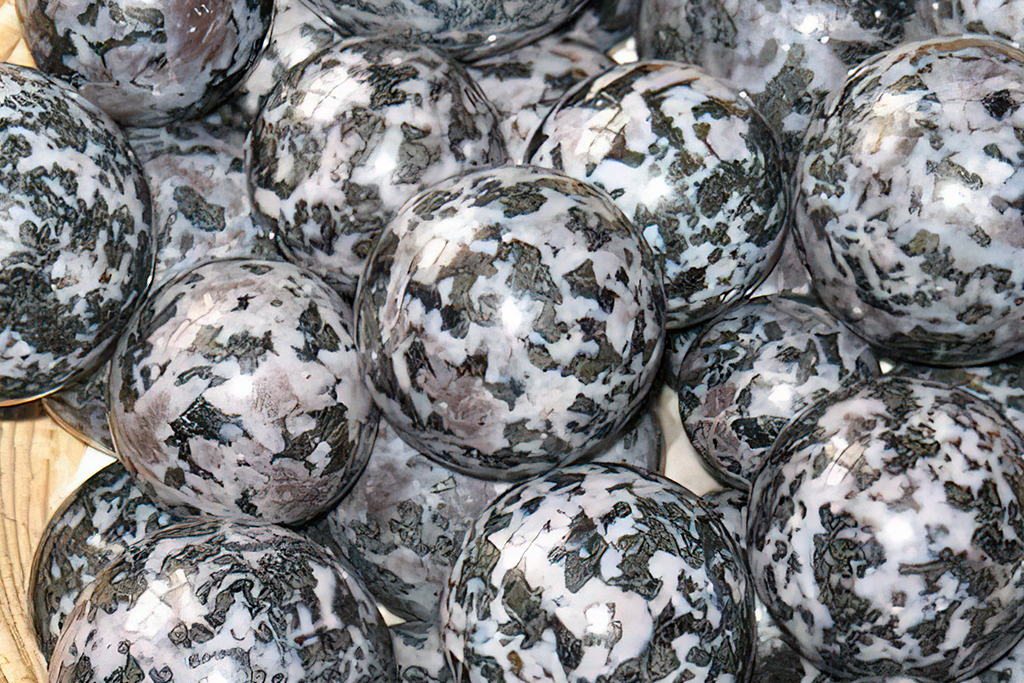 Hand polishe Indigo Gabbro Spheres